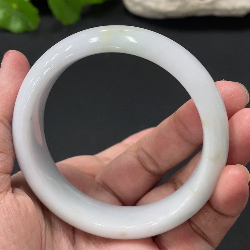 F30518654 Jadeite Regular Bangle (Total Weight: Approx. 69.7g; Inner Diameter: 55.3)