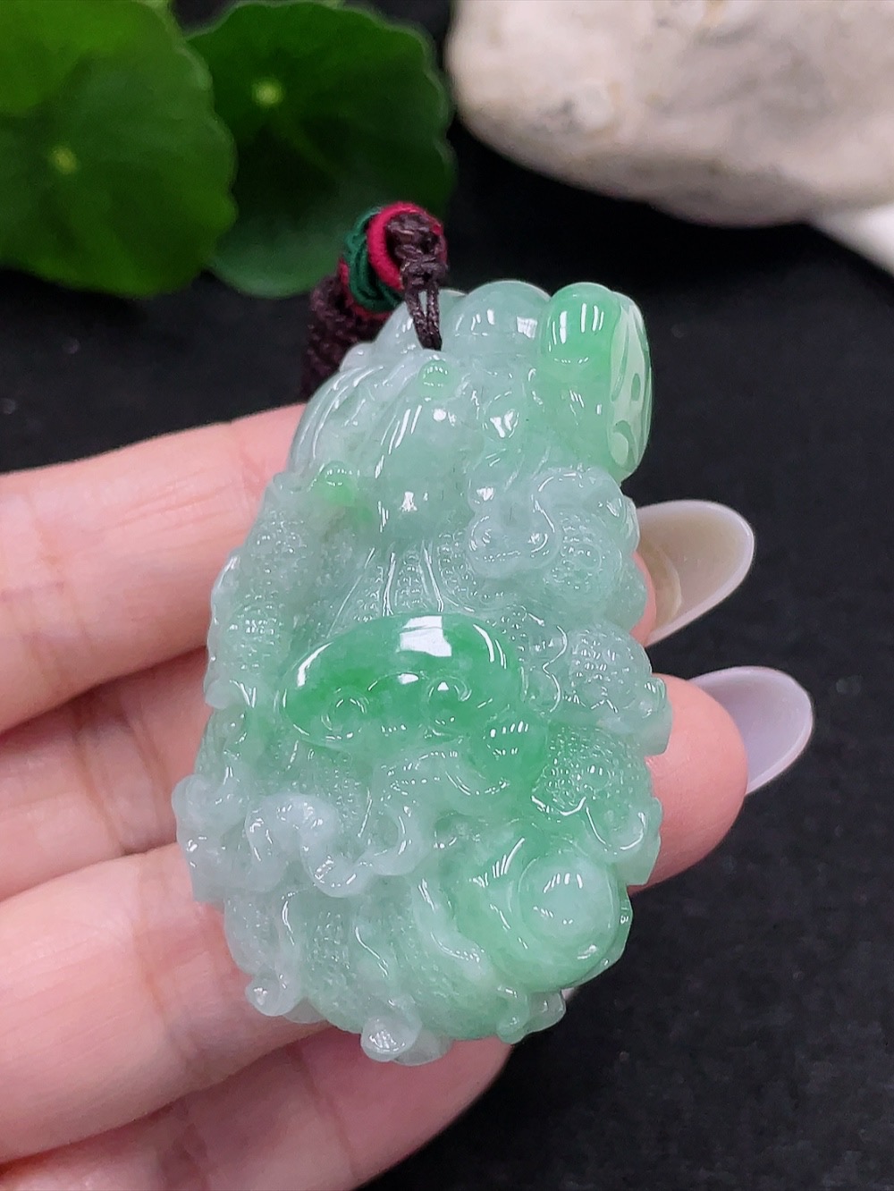 F33900300 Jadeite cabbage pendant Total weight about 48.7g (including rope weight)