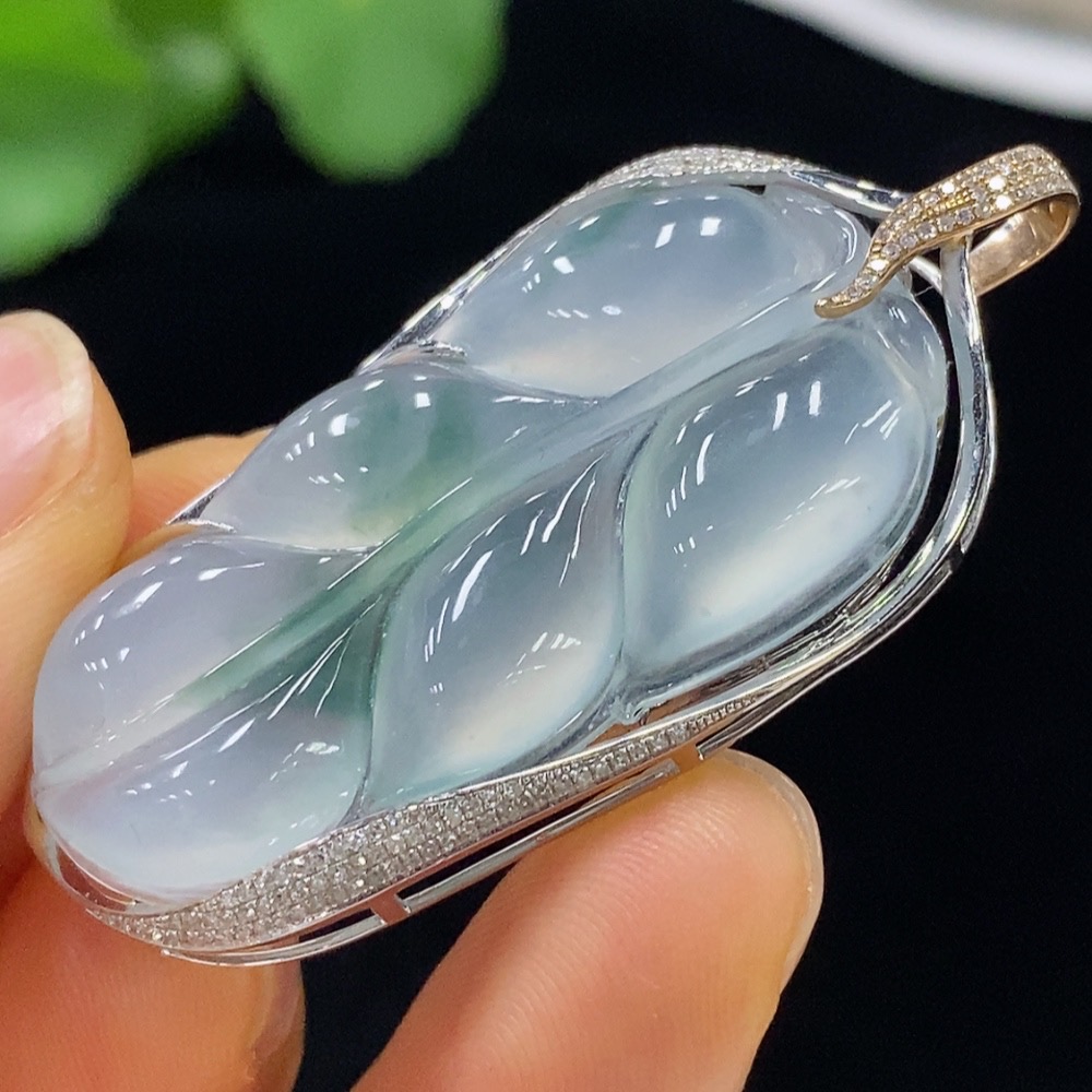 F35114186 Jadeite Leaf Inlaid Pendant No Stamp 18k Gold Content Diamond Accent Total Weight Approximately 10.87g