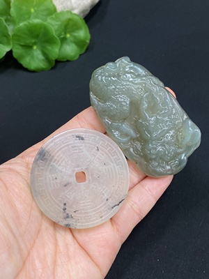 H28187502 岫玉（蛇纹石玉）挂件    龙牌    八卦    货品总重约73.4g