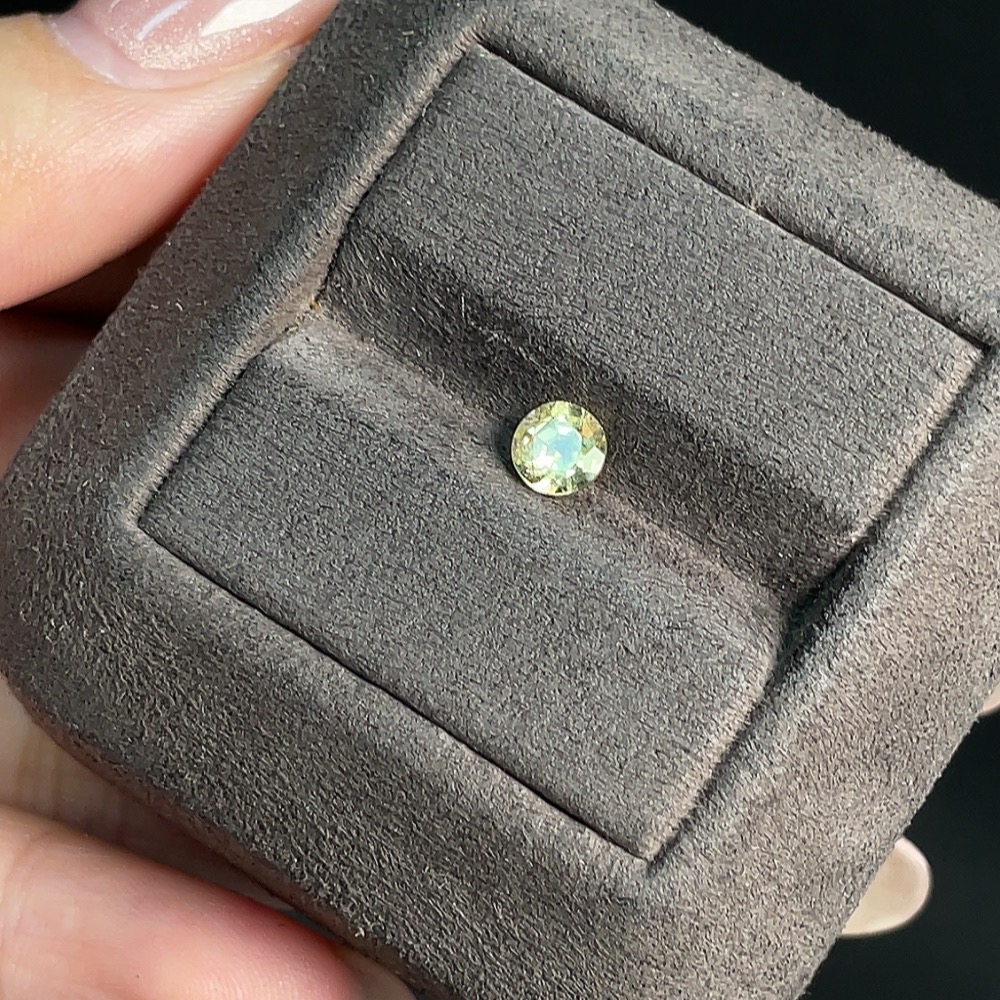 C34953013 Beryl Rough Stone, Color Origin Undetermined, Total Weight Approximately 0.55 Carats