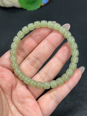 H40768517 和田玉手串 卡7mm左右 货品总重约19g