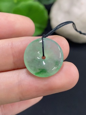 F46519098 翡翠平安扣挂件 货品总重约2g