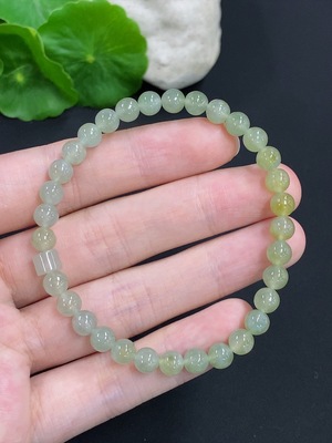 F46555508 翡翠手串 货品总重量约11.2克 卡5.7mm左右