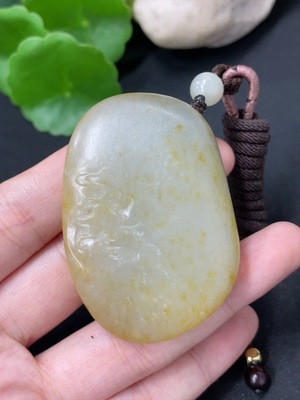H41919268 和田玉挂件    仿古件  皮色成因未定   货品总重约（含绳）67.5g