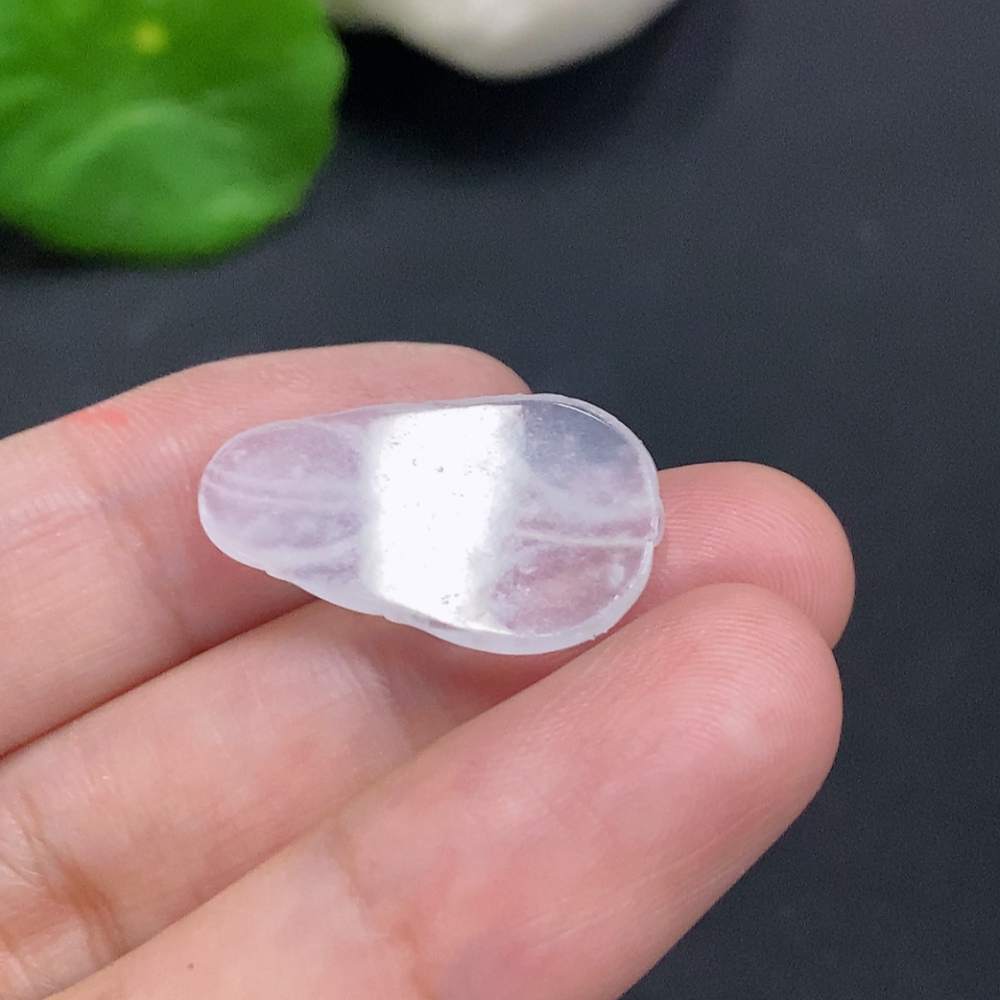 F33856965 Jadeite leaf inlay piece with a total weight of approximately 1.5 grams