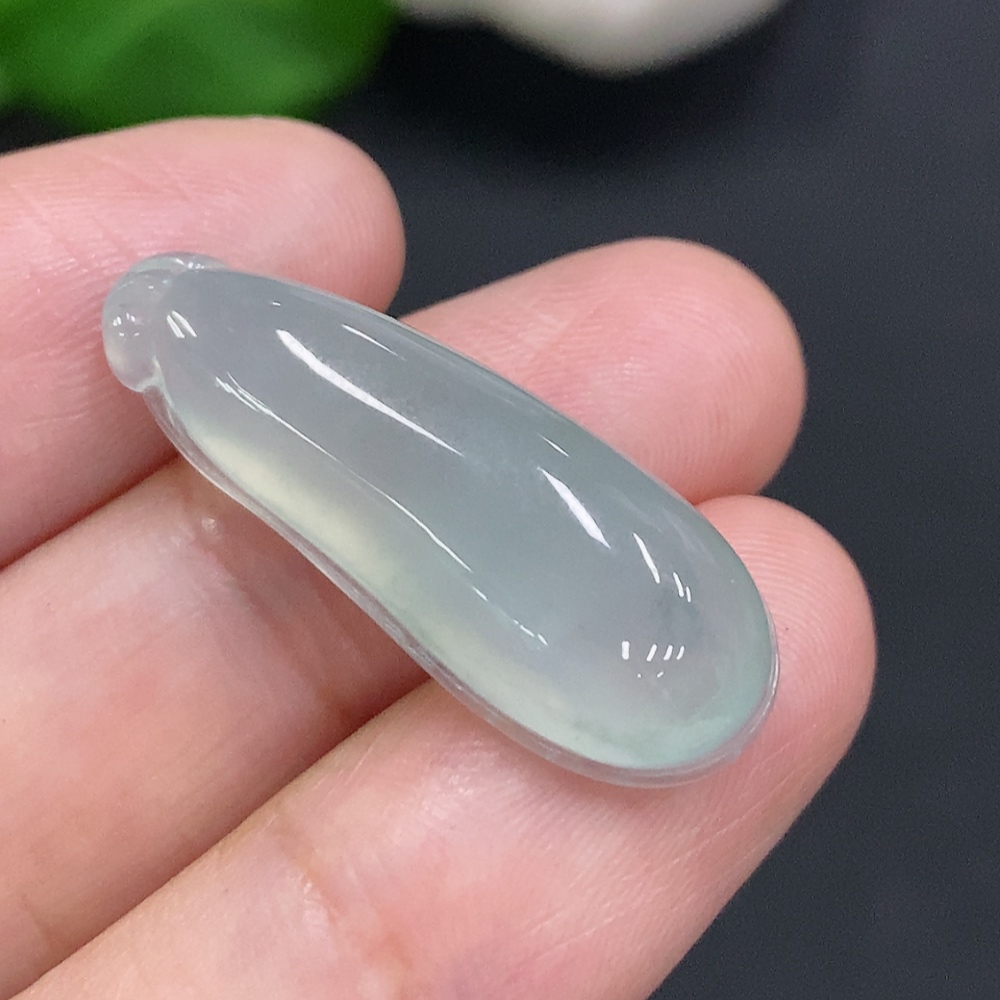 F34000522 Jadeite Blessing Melon Pendant with a total weight of approximately 4.1 grams