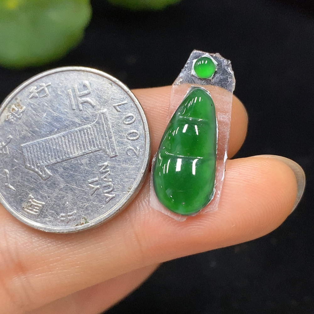 F08649142 Jadeite Auspicious Bean Inlay Piece