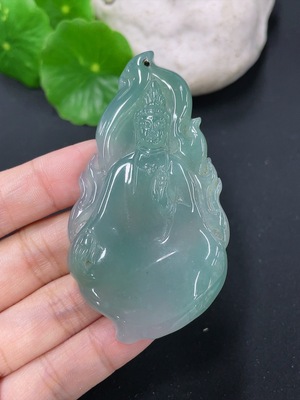 F44284410 翡翠挂件观音 货品总约重23.64g