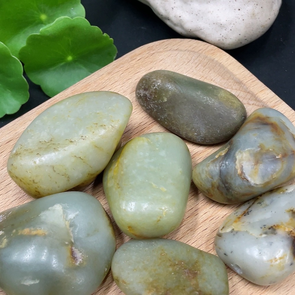 H35084811 Hetian Jade with undetermined skin color formation, total weight approximately 271.4g