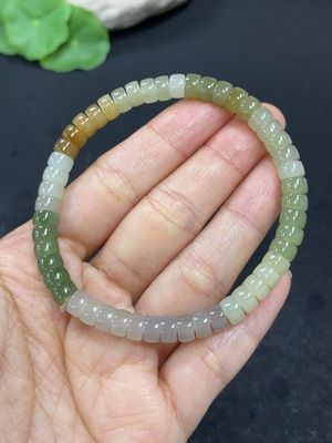 H46560239 和田玉手串  卡5.7mm左右  货品总重约13.3g