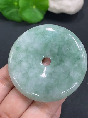 F24832909 JadeitePeace Knot, total weight approx. 43.9g