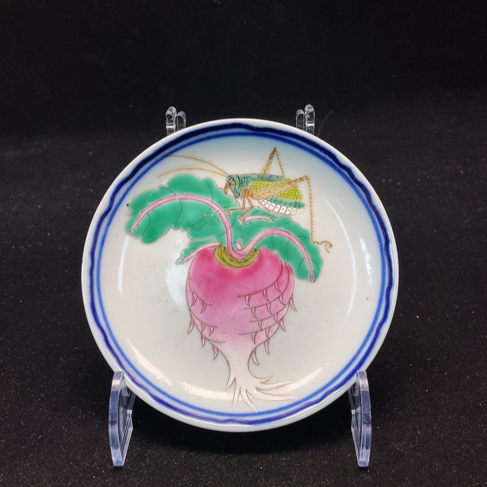 W30477581 Porcelain, Mint Condition, Late Qing Dynasty to Republic of China Blue and White Famille Rose Plate (Size as per the actual item)