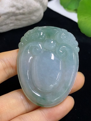 F46564303 翡翠仿古牌挂件 货品总重约35.1克