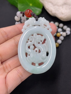 F41906558 翡翠龙牌挂件 货品总重约46.49g 含其它矿物成分 配珠非A