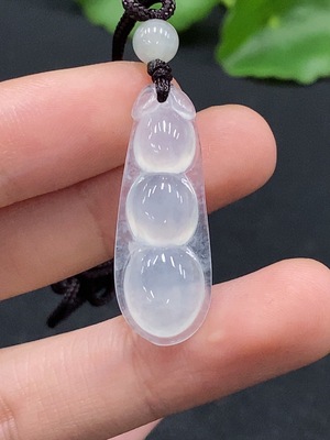 F33868001 Jadeite Lucky Bean Pendant