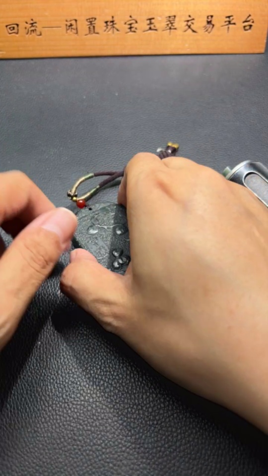 H31694014 Spiritual Monkey Offering Longevity