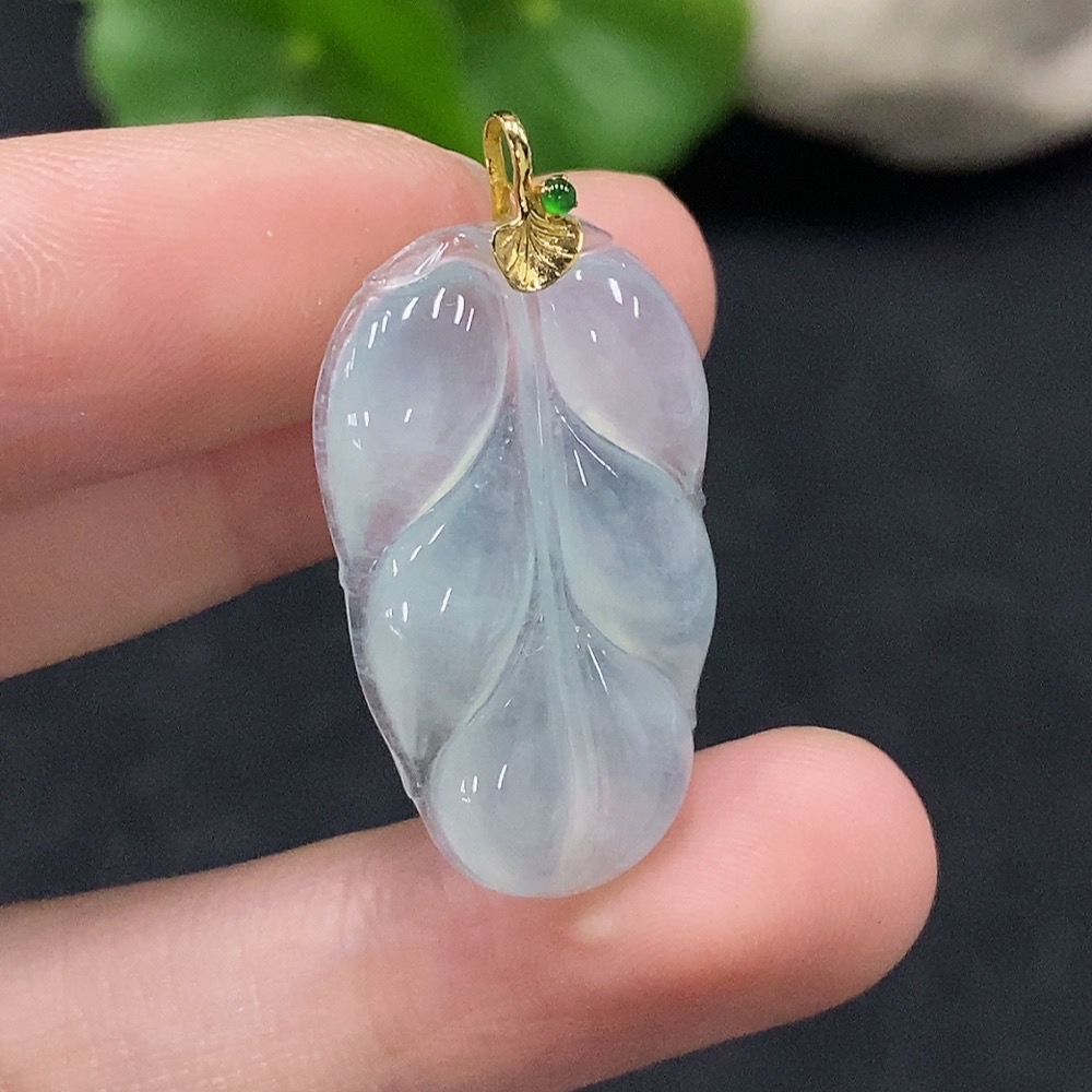 F34028906 Jadeite Leaf Pendant in 18K Gold, Total Weight Approx. 3.37g