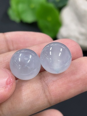 F42952639 翡翠珠子 卡12mm左右 货品总重约6.2g