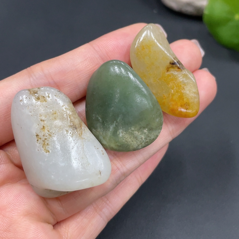 H23605557 Hetian Jade, undetermined origin of skin color, total weight approximately 39.9g