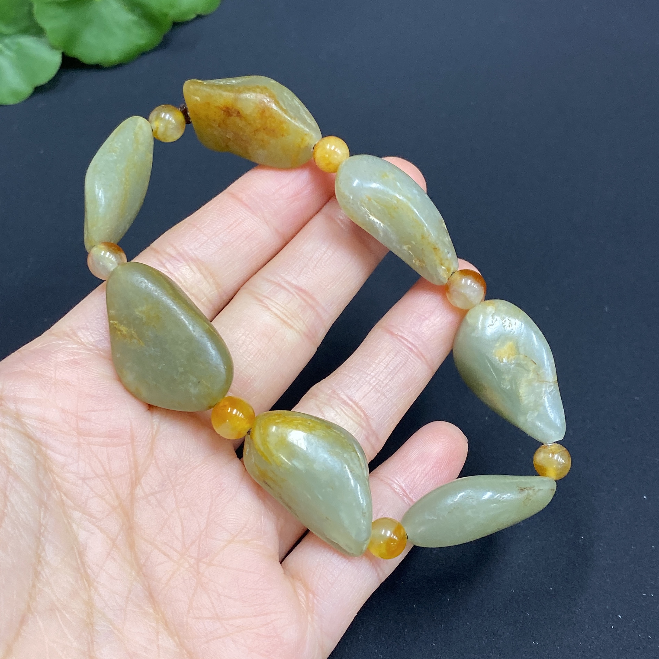 H26979405 Hetian Jade Bracelet, total weight approx. 43.7g, undetermined skin color origin, contains other natural mineral components, accompanying beads not Hetian Jade