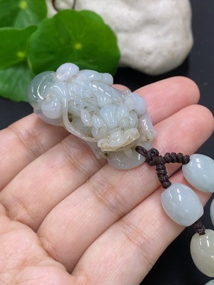 F46556868 翡翠貔貅挂件 货品含链总重约93.1克