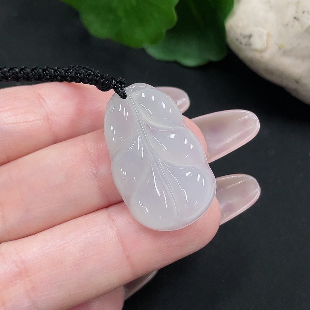 F34075639 Jadeite Leaf Pendant Total weight approx. 5.29g