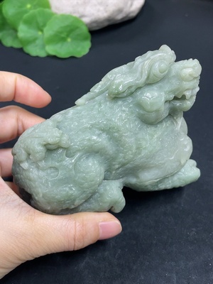 H46560601 和田玉摆件   瑞兽    货品总重约520g      含其他矿物成份