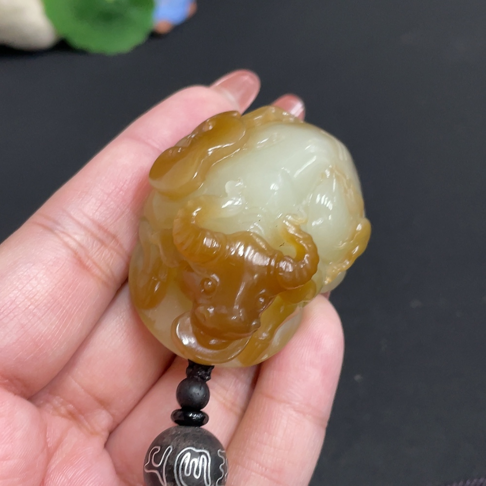 H35101254 Hetian Jade Pendant: Turning Fortunes with the Ox