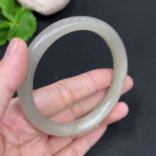 H29412400 Hetian Jade Round Bangle 58.7mm 35.2g
