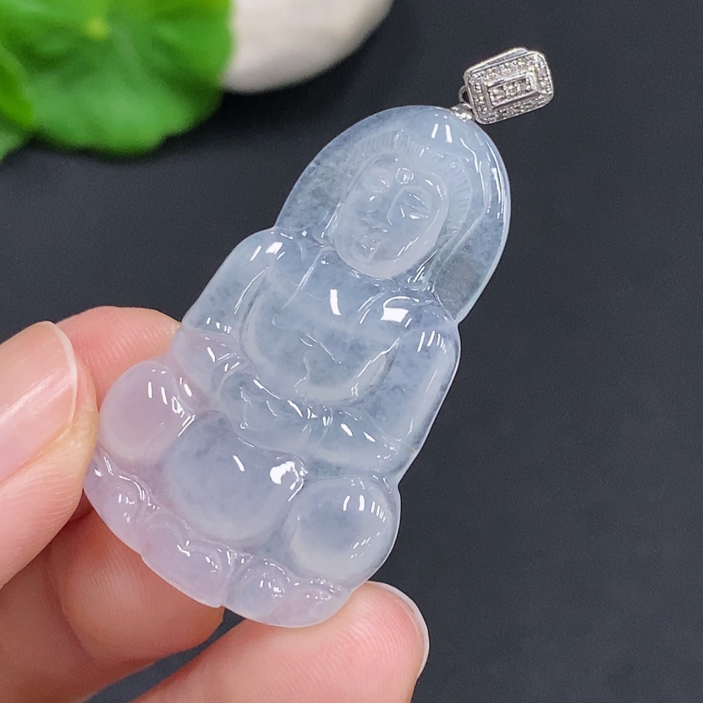 F30555920 Jadeite Guanyin Pendant with 18k Gold Clasp, Total Weight Approximately 6.7g