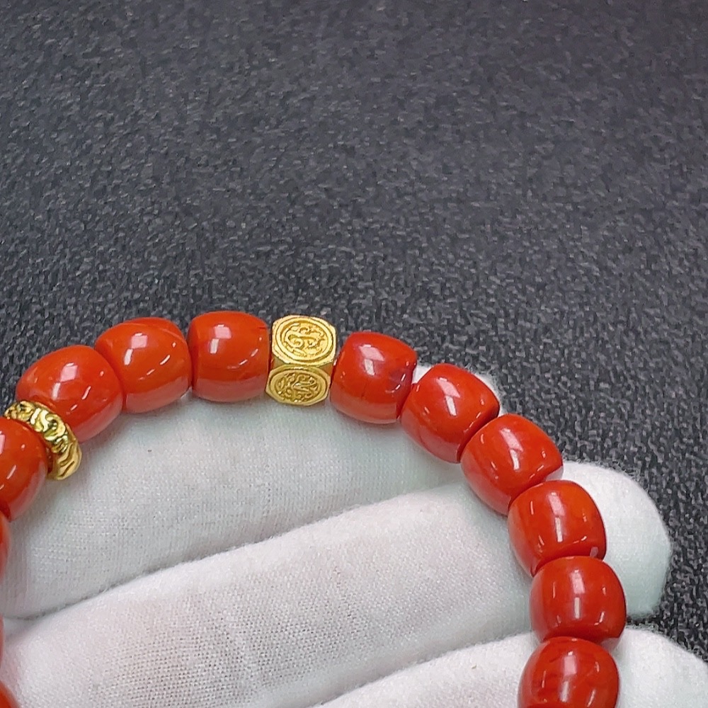 C33851092 Red Agate Bracelet with Visible Organic Matter, Non-Gold, Total Weight Approx. 30.2g, Bead Size 9.5mm