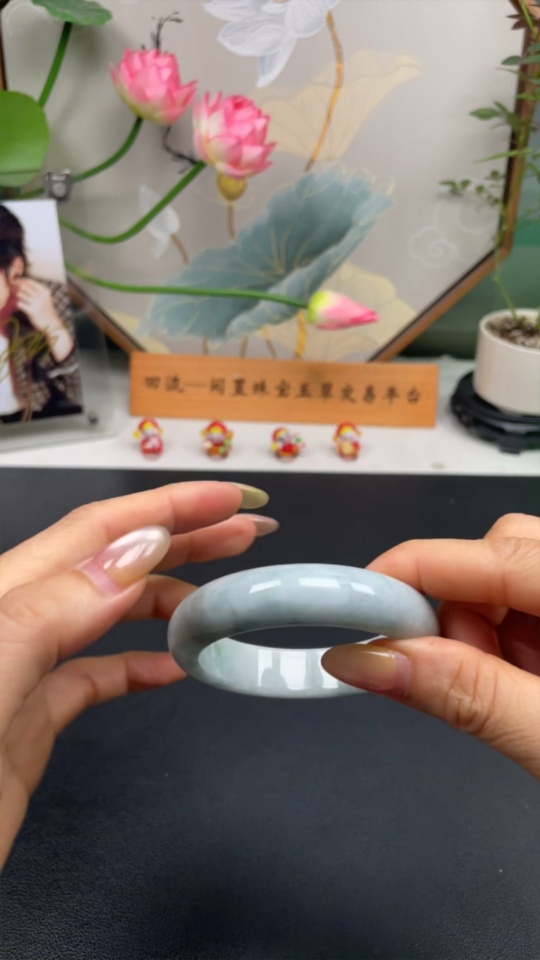 F29386960 Jadeite Circular Bracelet