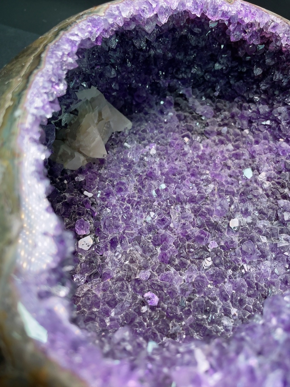 C32816438 Crystal Decoration, Base Not Natural, Total Weight Approx. 6.14kg, Sell as a Lot