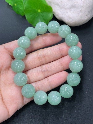 F41934535 翡翠手串 卡12.4mm左右 货品总约重52.28g