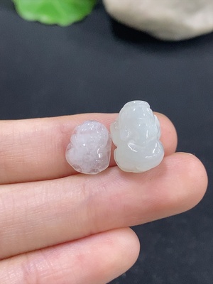 F46600604 翡翠挂件一手走