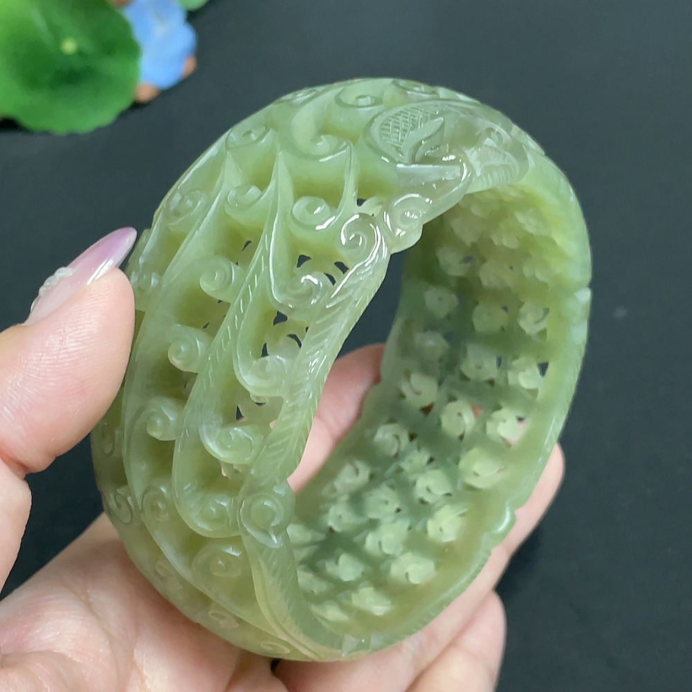 H33862807 Hetian Jade Carved Flower Bracelet (Circumference 68, Total Weight Approx. 105.7g)