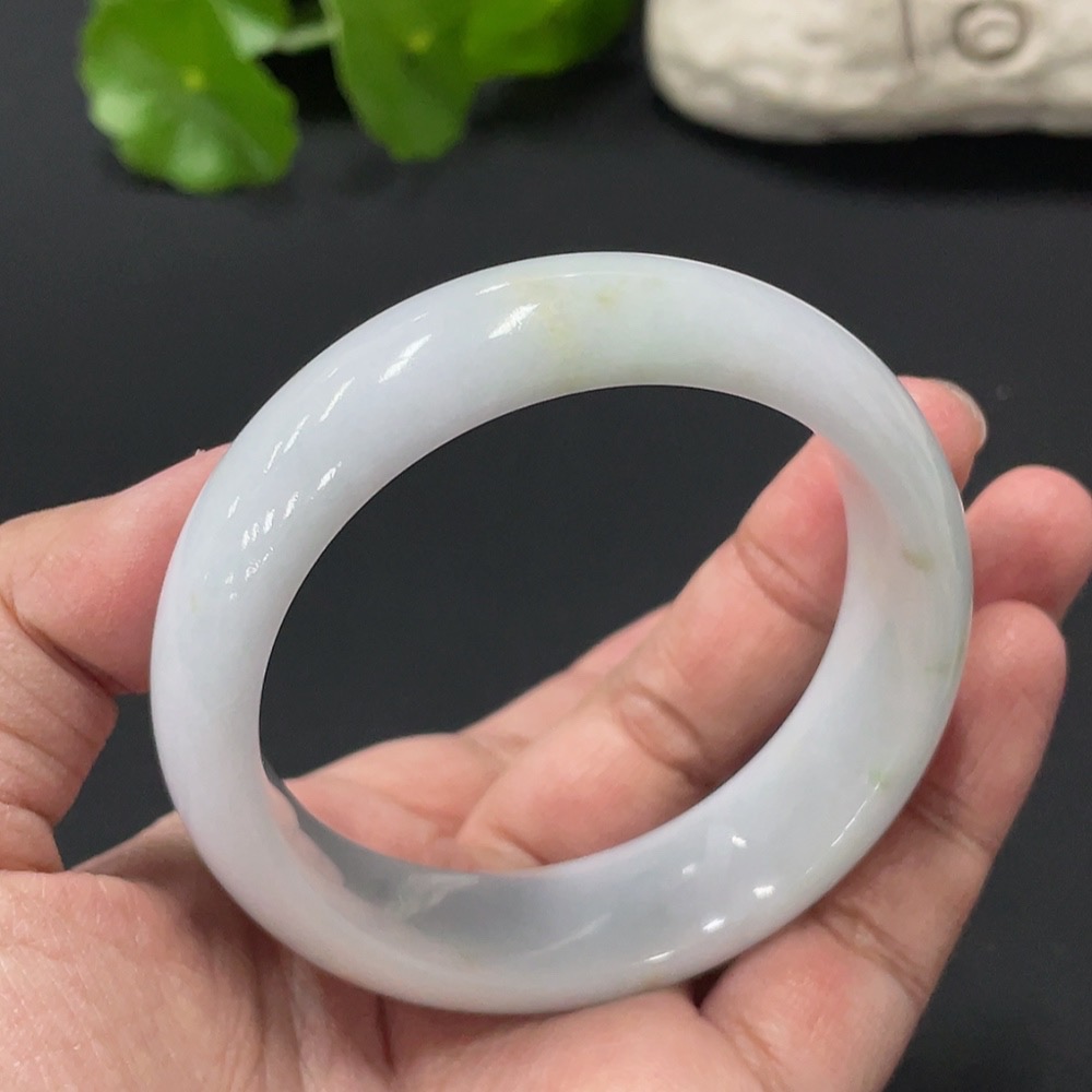 F30518654 Jadeite Regular Bangle (Total Weight: Approx. 69.7g; Inner Diameter: 55.3)