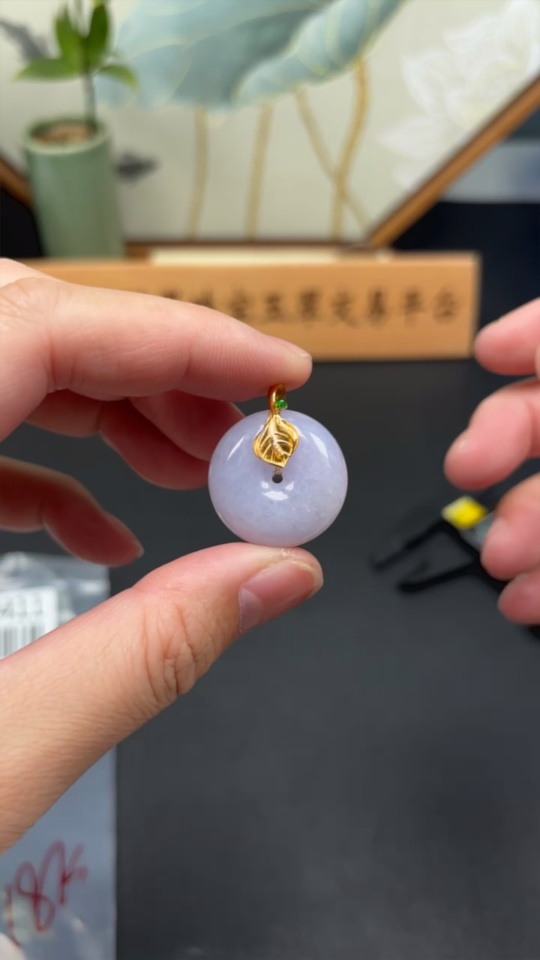 F33942411 Jadeite Pendant Peace Buckle 18k Total Weight Approx. 14.17g