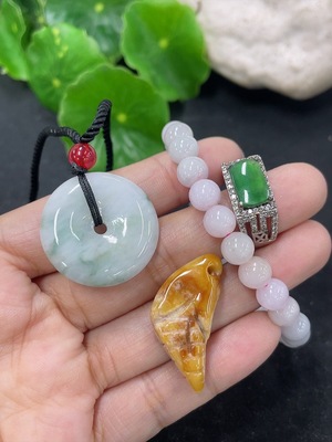 F46567816 翡翠挂件 戒指 手串 一手走 非金 颜色成因未定