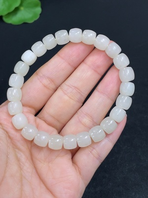 H46559372 和田玉手串   卡7.7mm左右     货品总重约21.9g