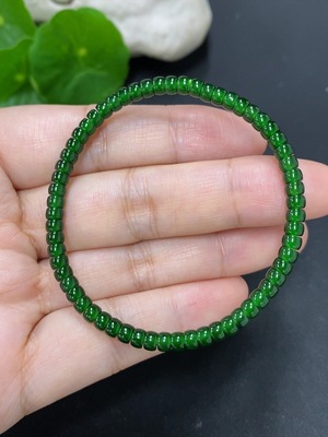 F46615726 翡翠手串 货品总重量约5.5克 卡4mm左右