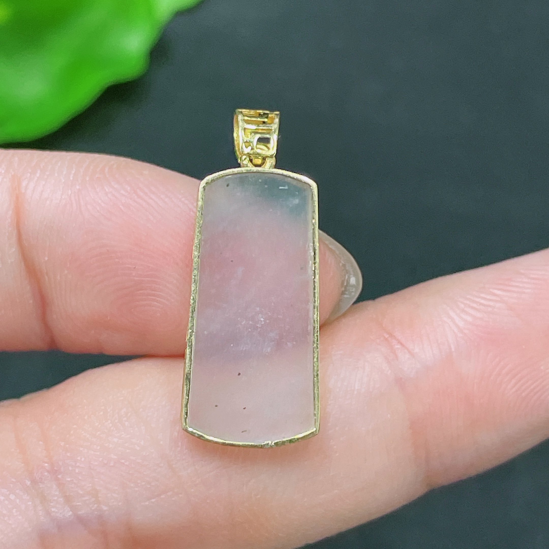 F33894198 Jadeite Pendant with 18K Gold Setting, Total Weight Approx. 1.4g