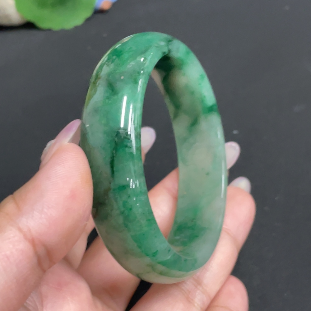 H34955370 African Emerald (Dulong Jade) Regular Bangle