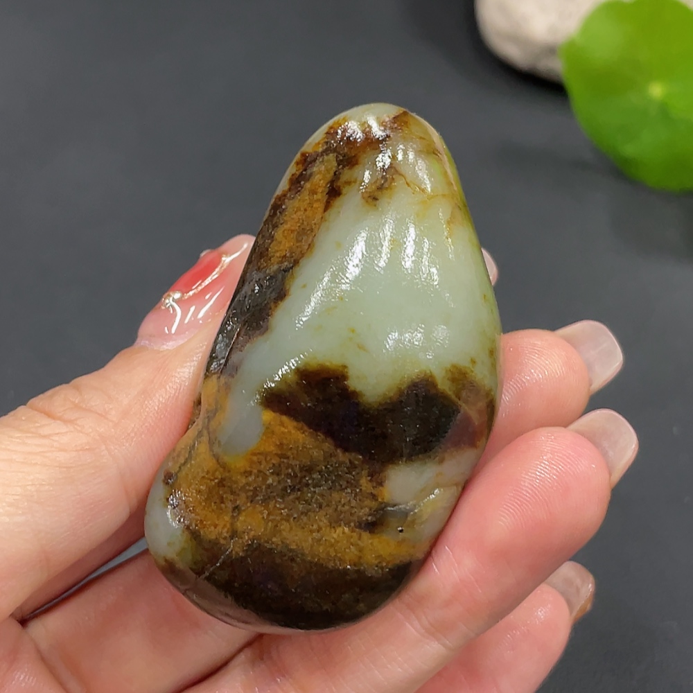 H23656252 Hetian Jade, undetermined cause of skin color, total weight about 68.2g