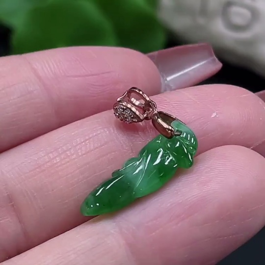 F26031712 Jadeite Pendant Non-Gold Inlaid