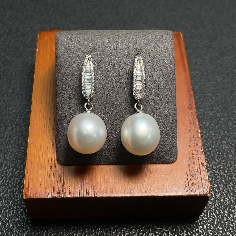C27156049 Seawater Pearl Earrings Set in Non-Gold Metal, Approx. 11.2mm, Total Weight About 5.82g