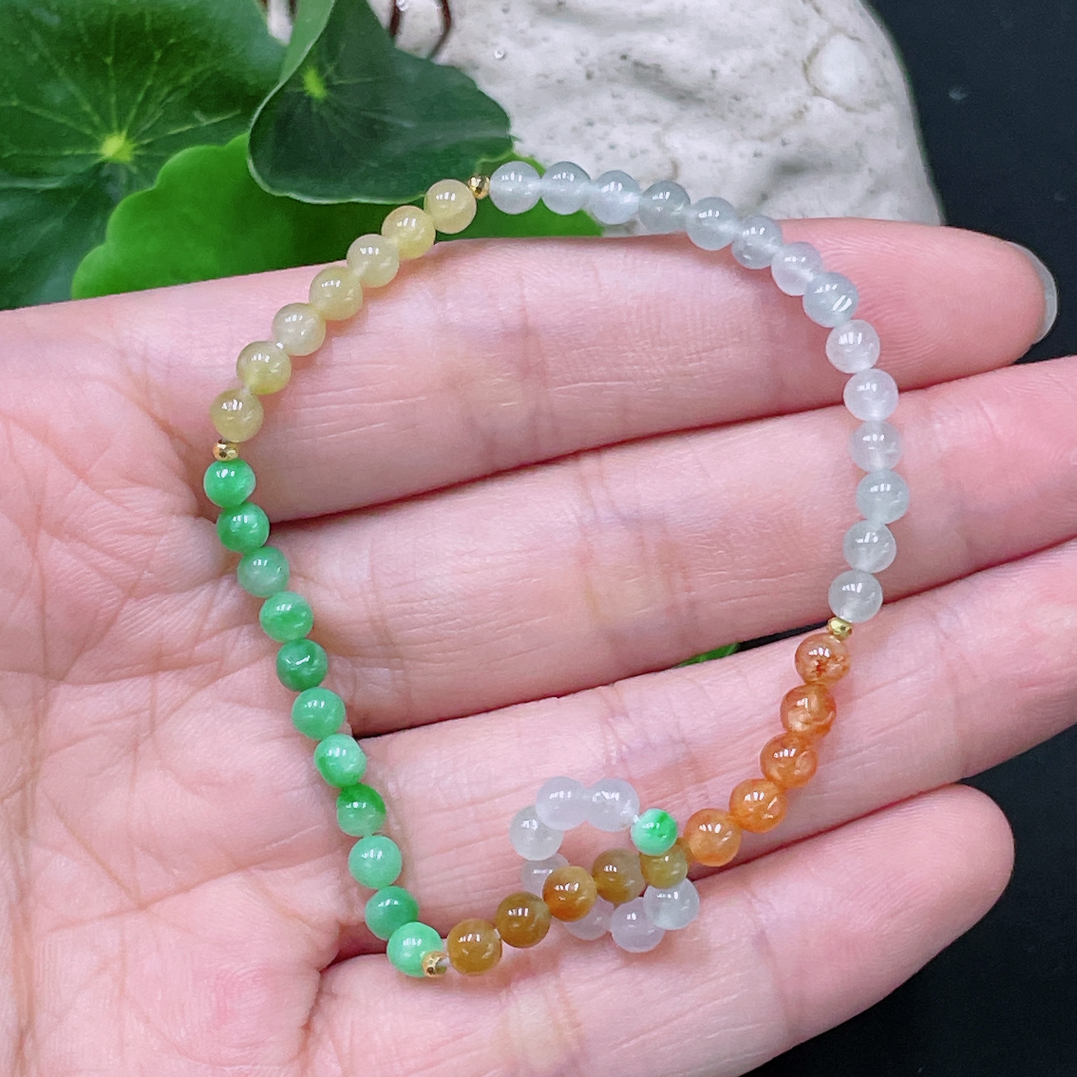 F33892729 Jadeite bracelet approx. 3.8mm with 72% gold content total weight approx. 5.3g (color origin undetermined)