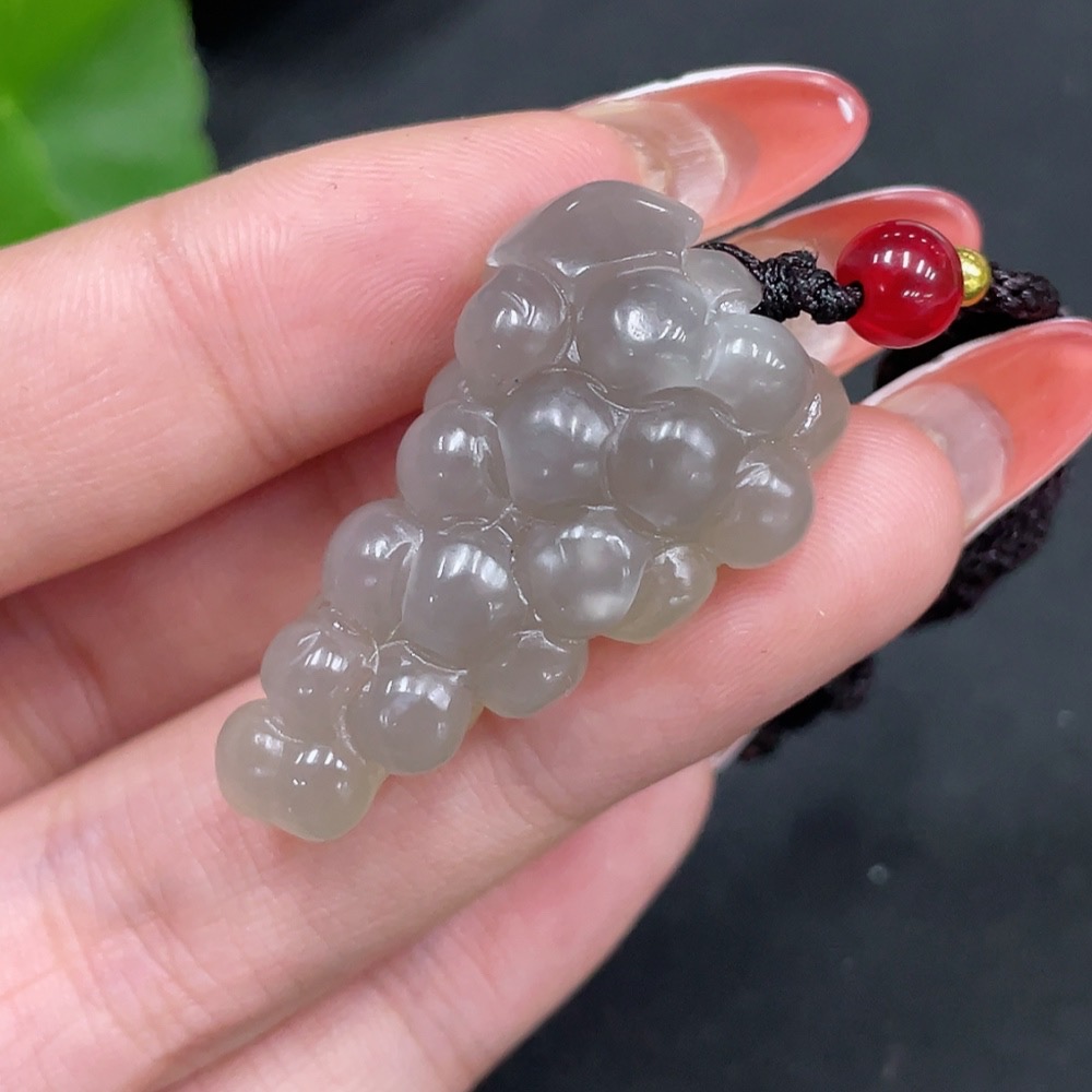 H34053549 Hetian Jade Pendant Grape