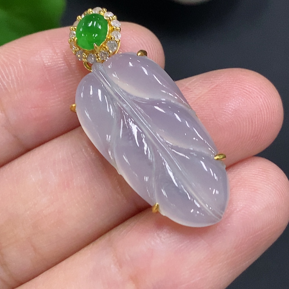 F30528796 Jadeite Leaf Inlaid Pendant 18K Gold Total Weight Approx. 3.6g